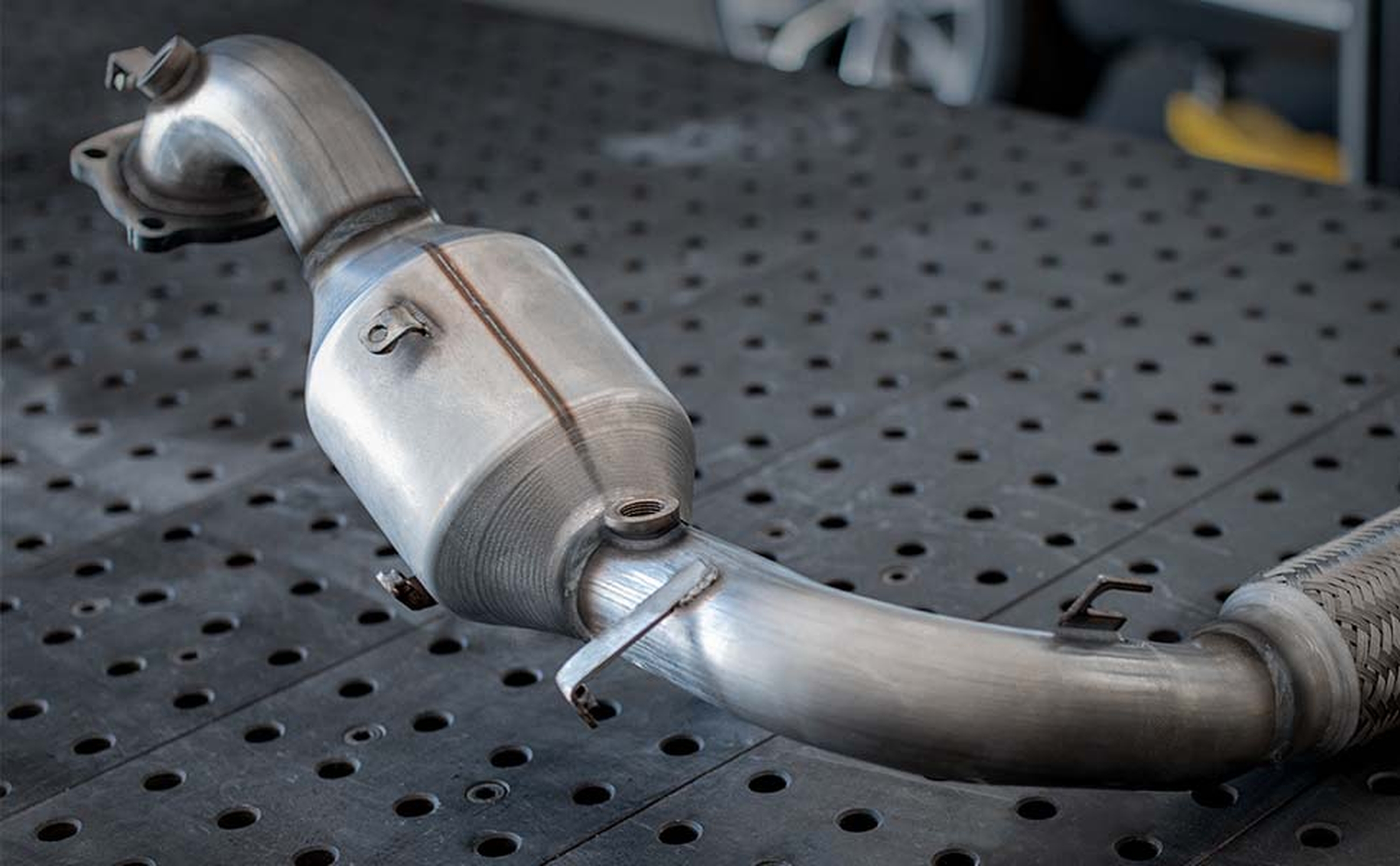 OEM Grade Universal Catalytic Converter - 2.25in. - Picture 8 of 12